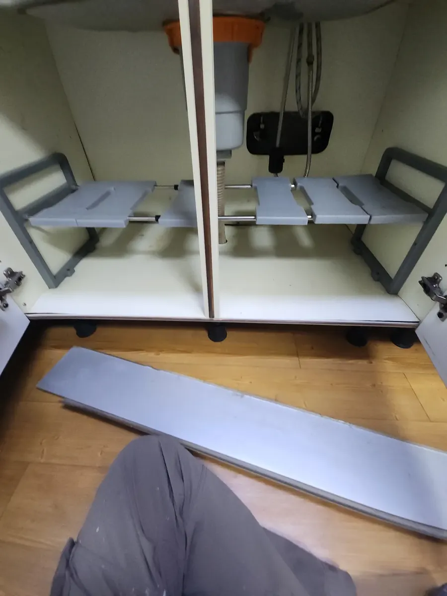 싱크대 바닥 썩음 — 교체 전 싱크대 하부장
